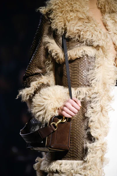 Look 60